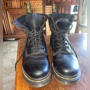 Size 6 women dr marten